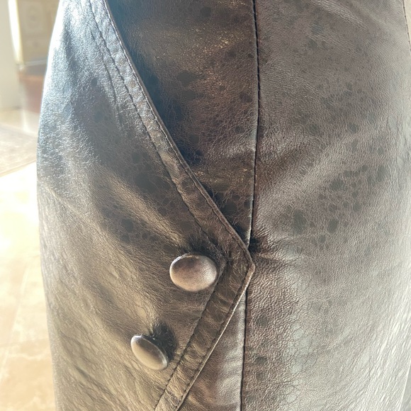 80's Vintage Leather High-Waisted Skirt - Picture 5 of 11